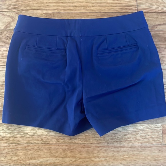 Women’s Lily Pulitzer navy shorts size 2 - Picture 3 of 3